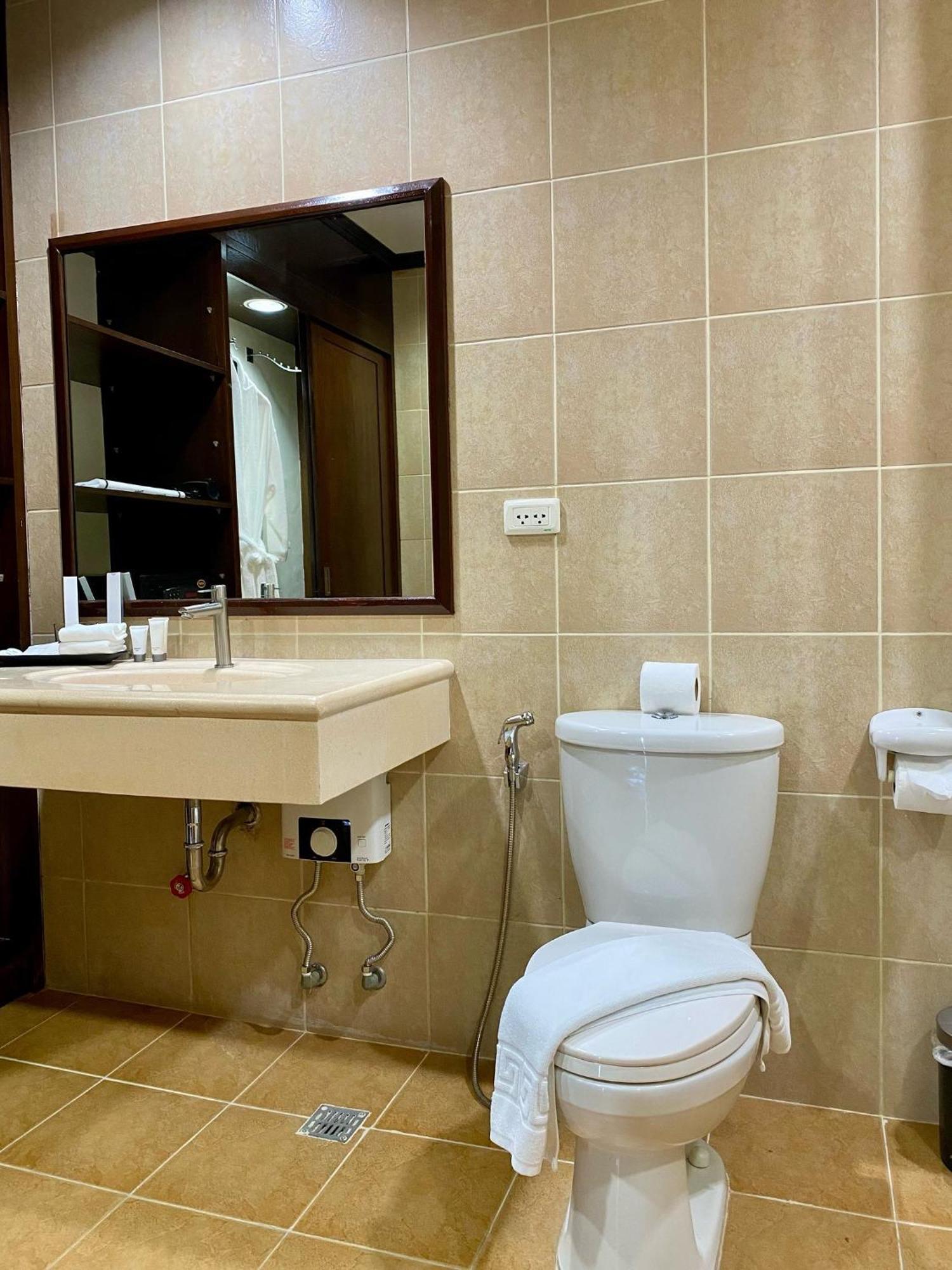 Plaza Del Norte Hotel And Convention Center Лаолаг Екстериор снимка